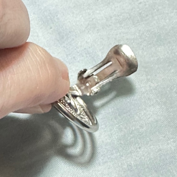 2/$20 Silver Tone Earrings Cala Lilly Clip On’s Metal Swirl Style Vintage - Picture 8 of 11